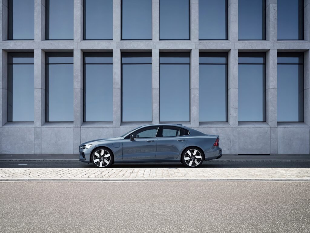 Volvo S60 Recharge T8, Thunder Grey parked outside of a building